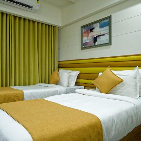 Hotel Lake Point 아흐메다바드 외부 사진