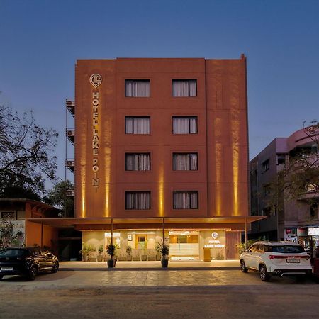 Hotel Lake Point 아흐메다바드 외부 사진