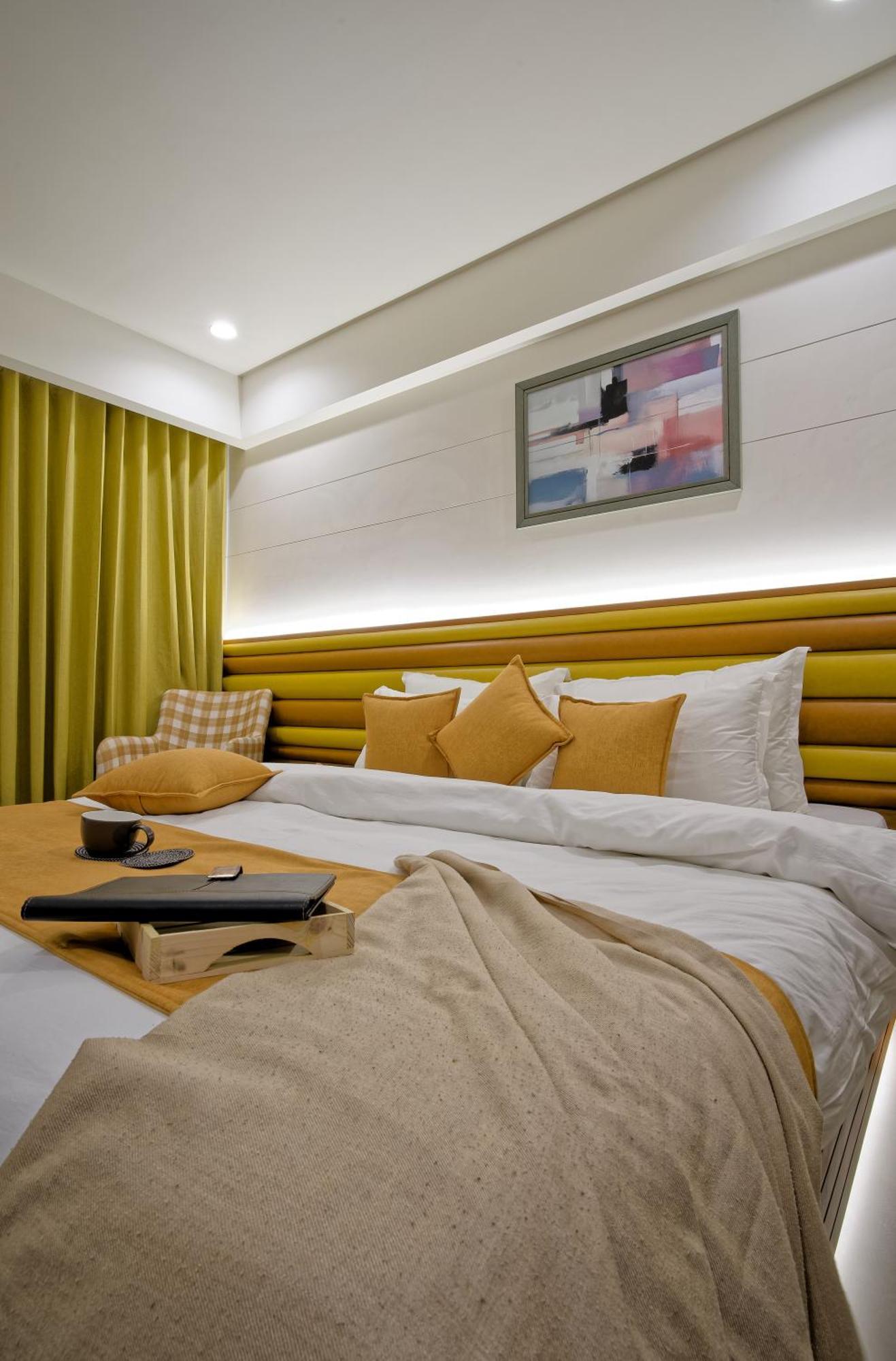 Hotel Lake Point 아흐메다바드 외부 사진