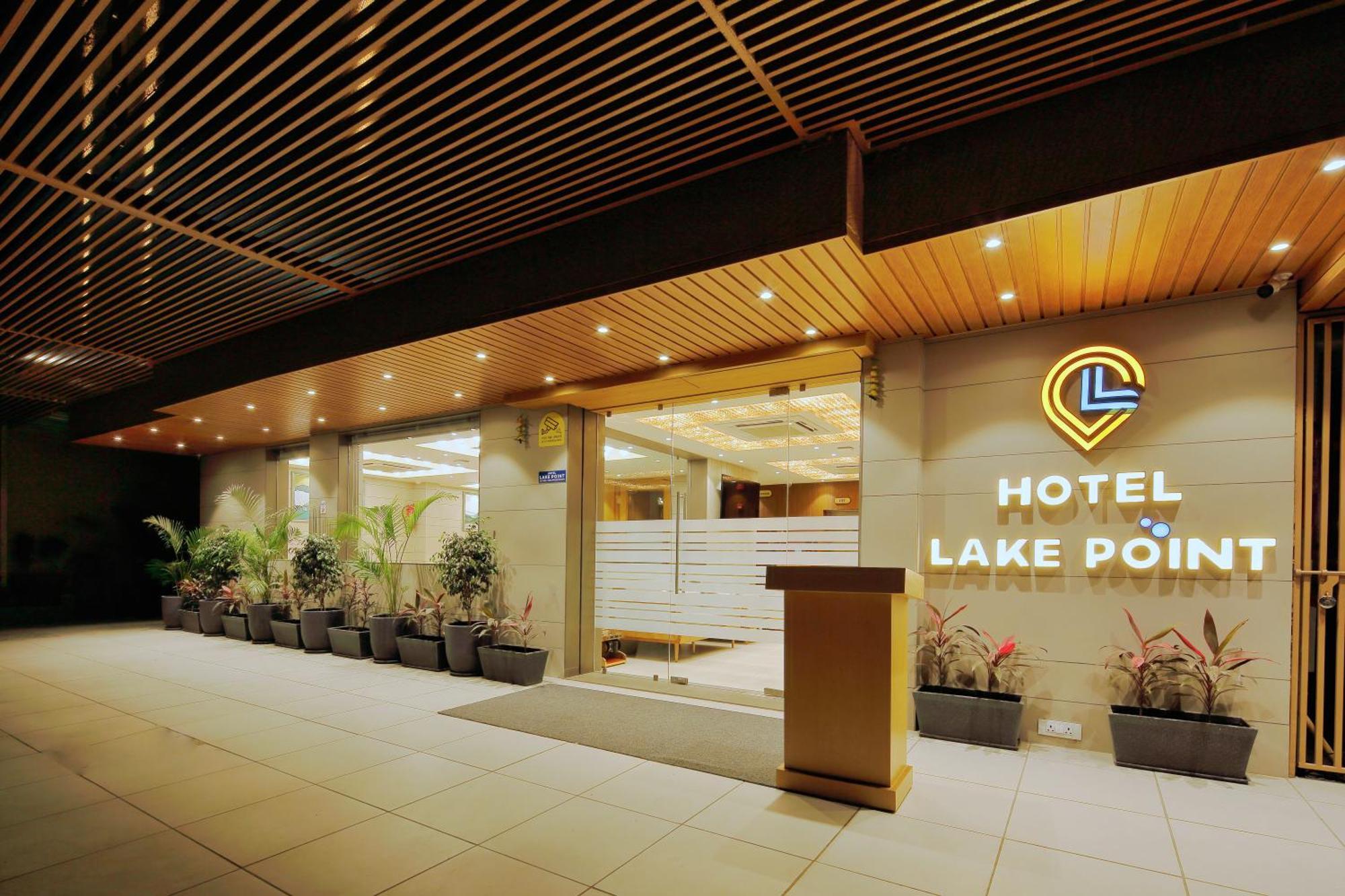 Hotel Lake Point 아흐메다바드 외부 사진