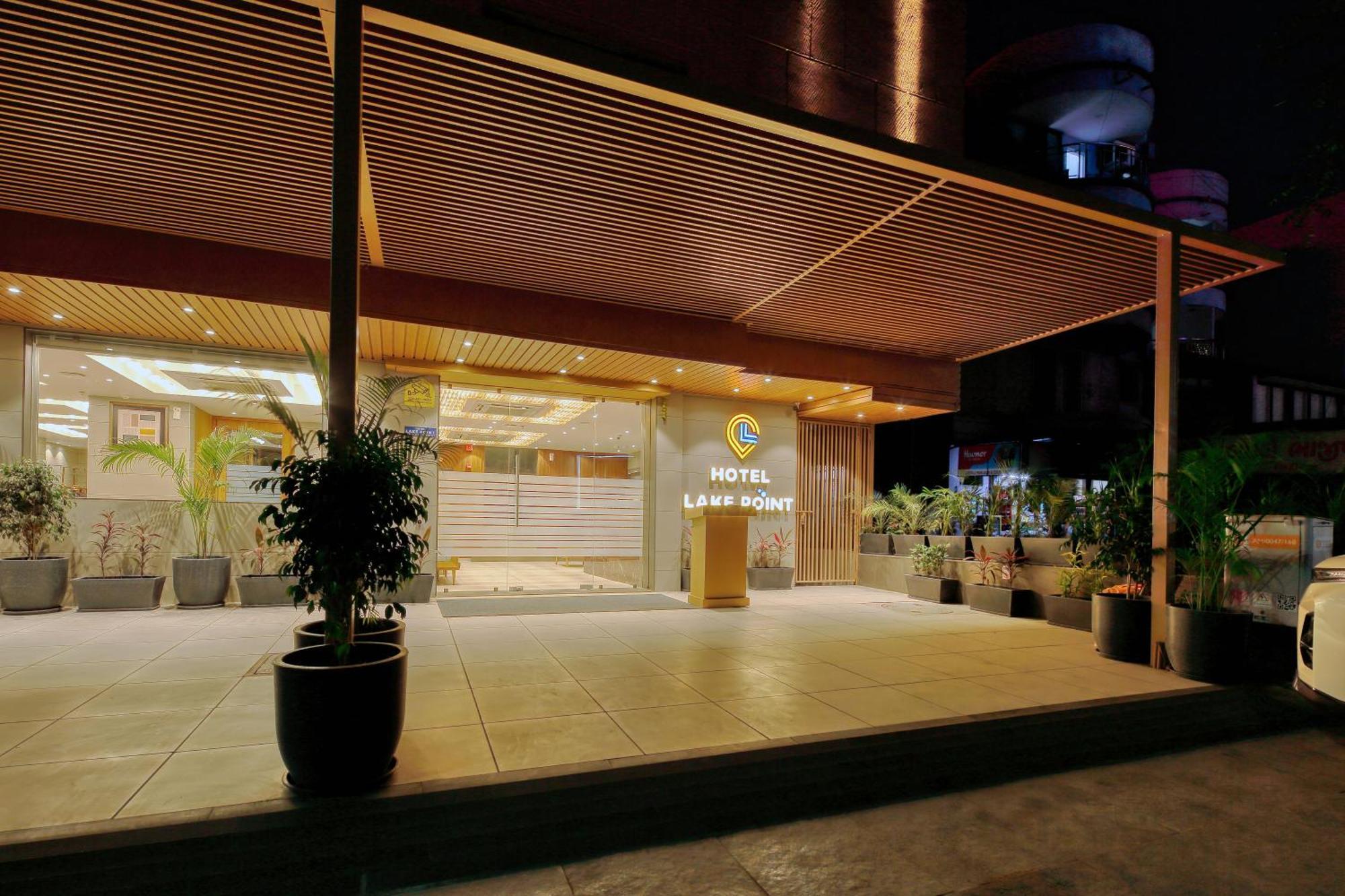 Hotel Lake Point 아흐메다바드 외부 사진