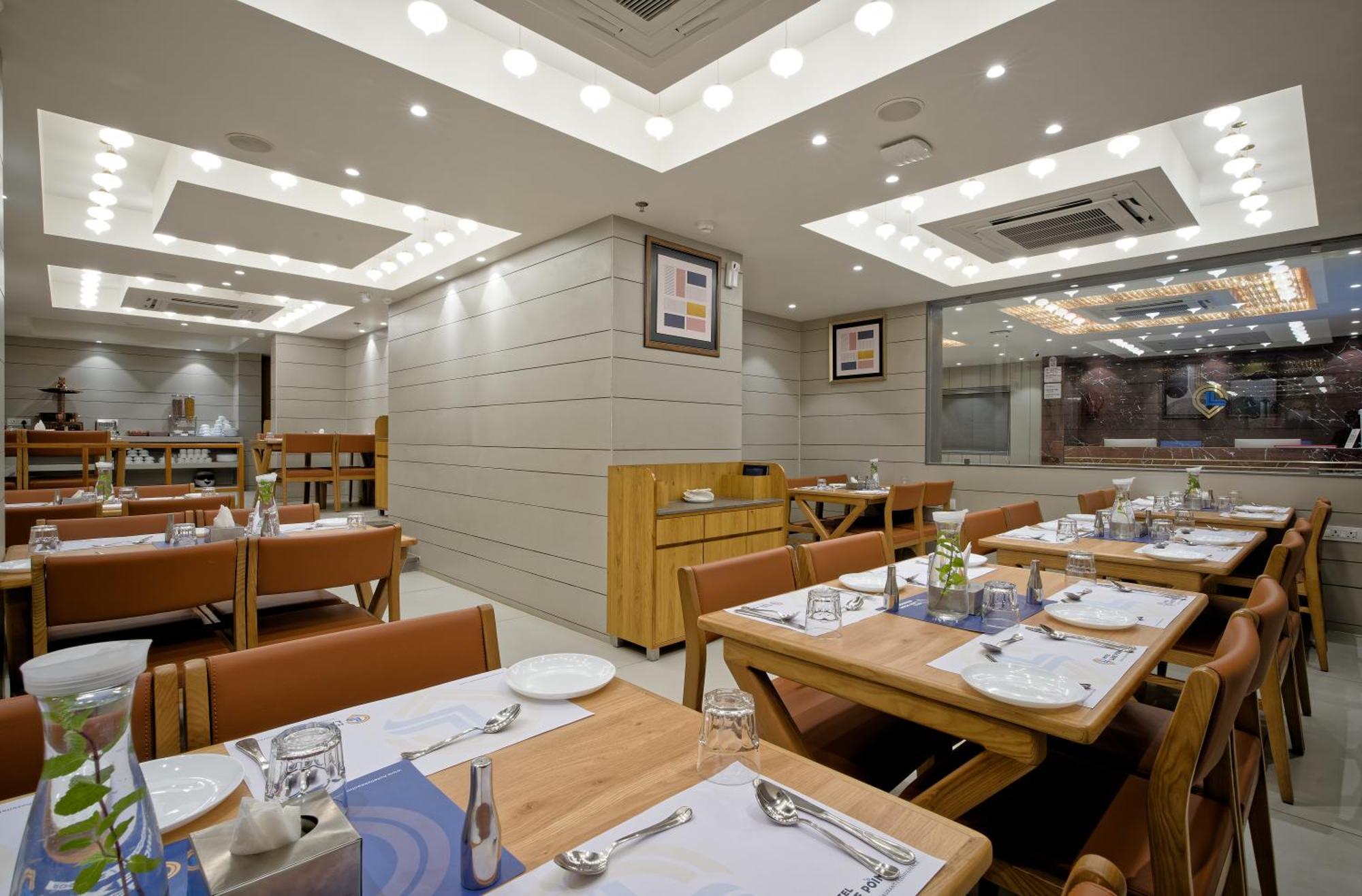 Hotel Lake Point 아흐메다바드 외부 사진