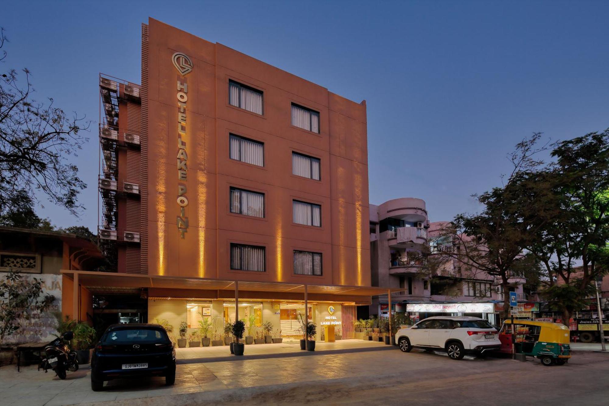 Hotel Lake Point 아흐메다바드 외부 사진