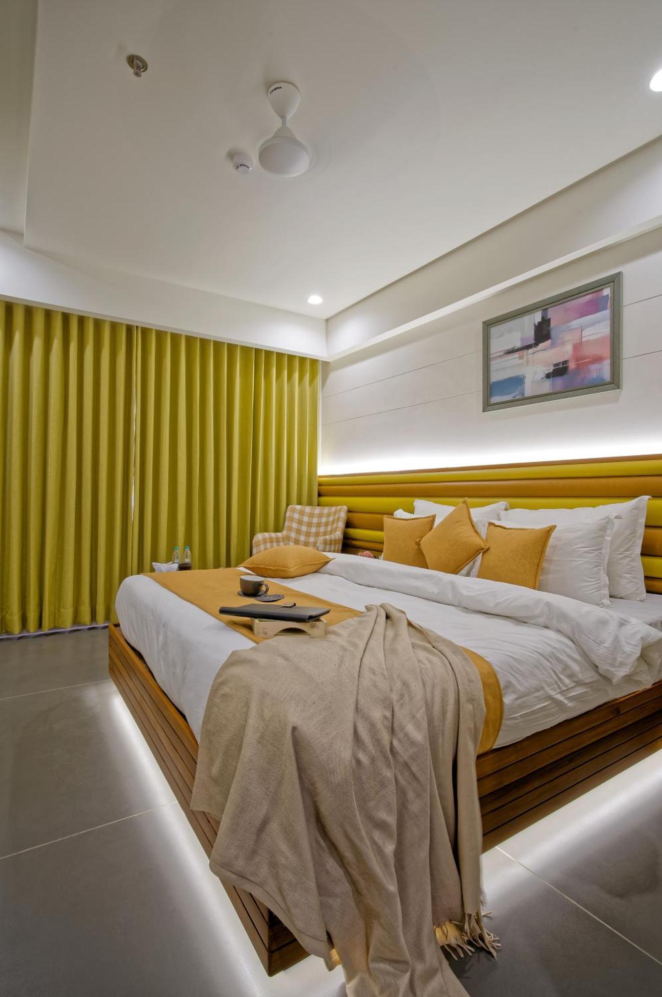Hotel Lake Point 아흐메다바드 외부 사진