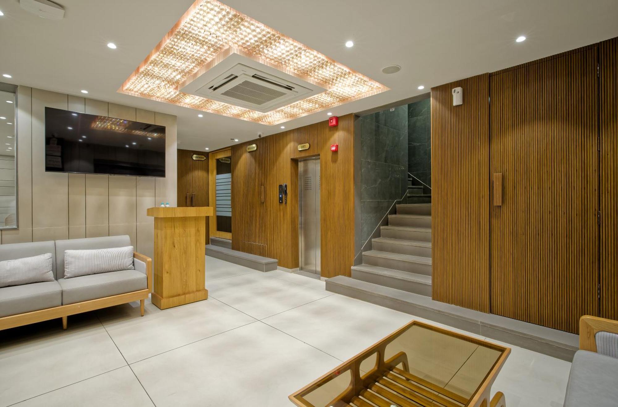 Hotel Lake Point 아흐메다바드 외부 사진