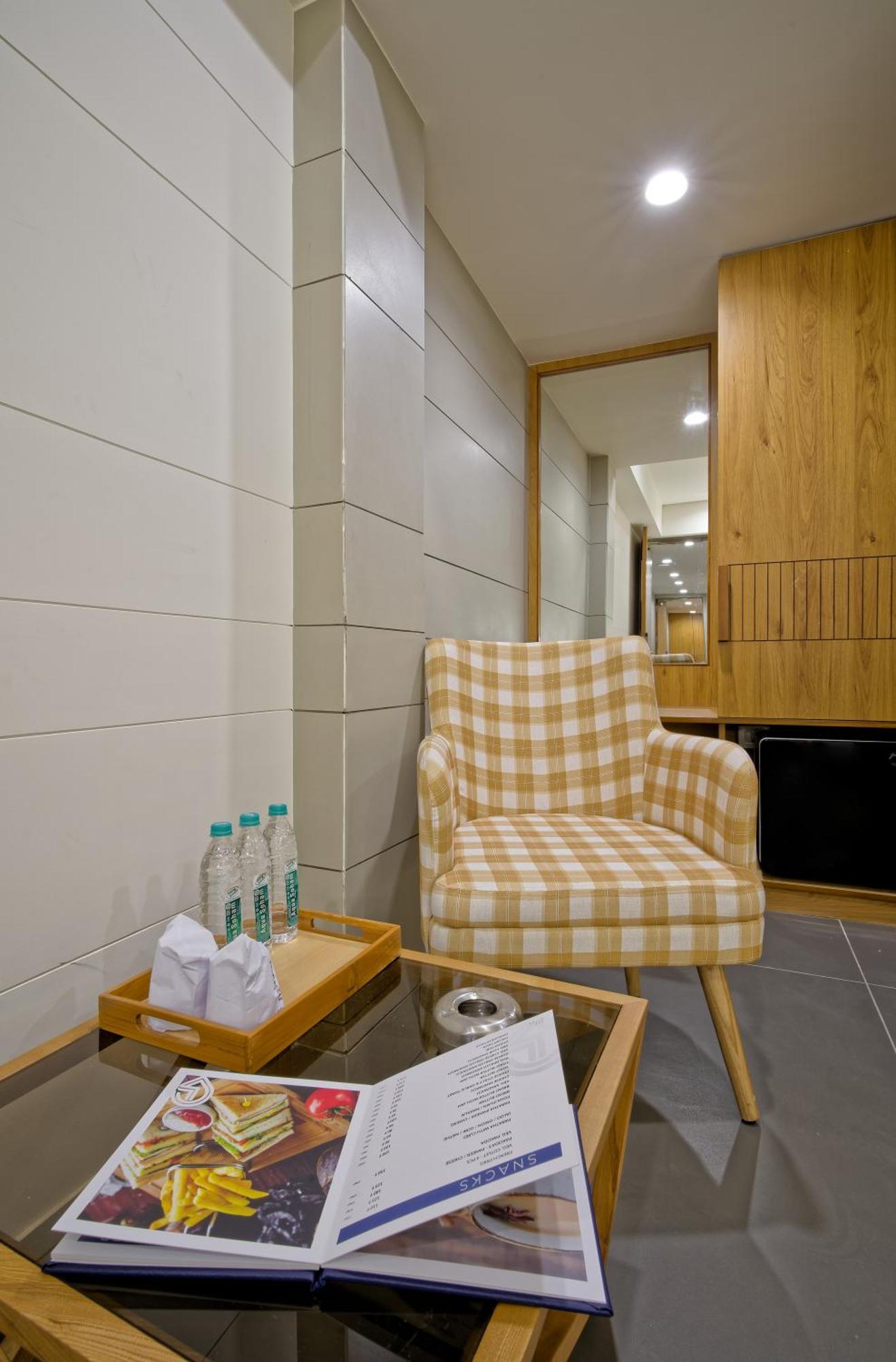 Hotel Lake Point 아흐메다바드 외부 사진