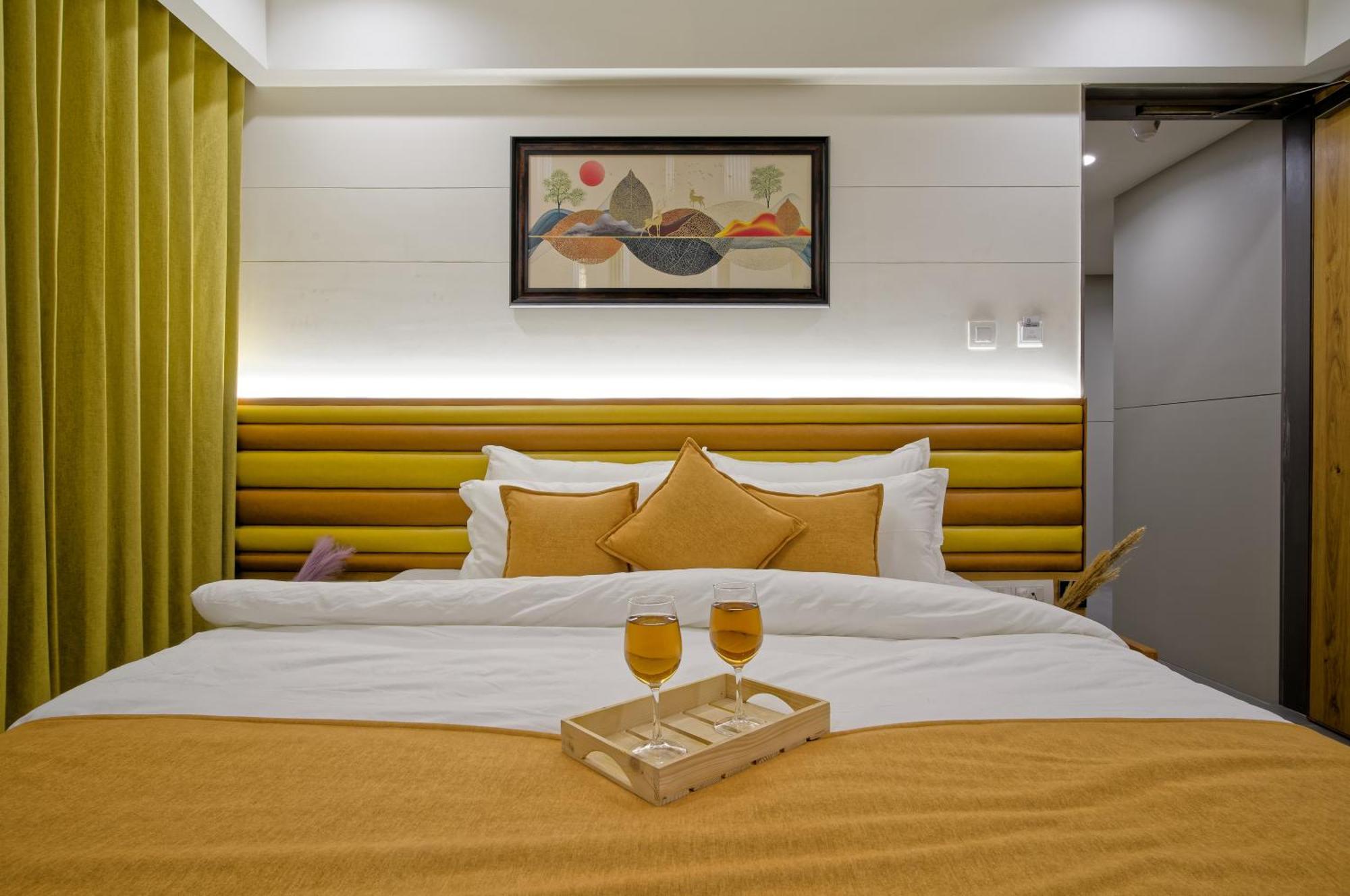 Hotel Lake Point 아흐메다바드 외부 사진
