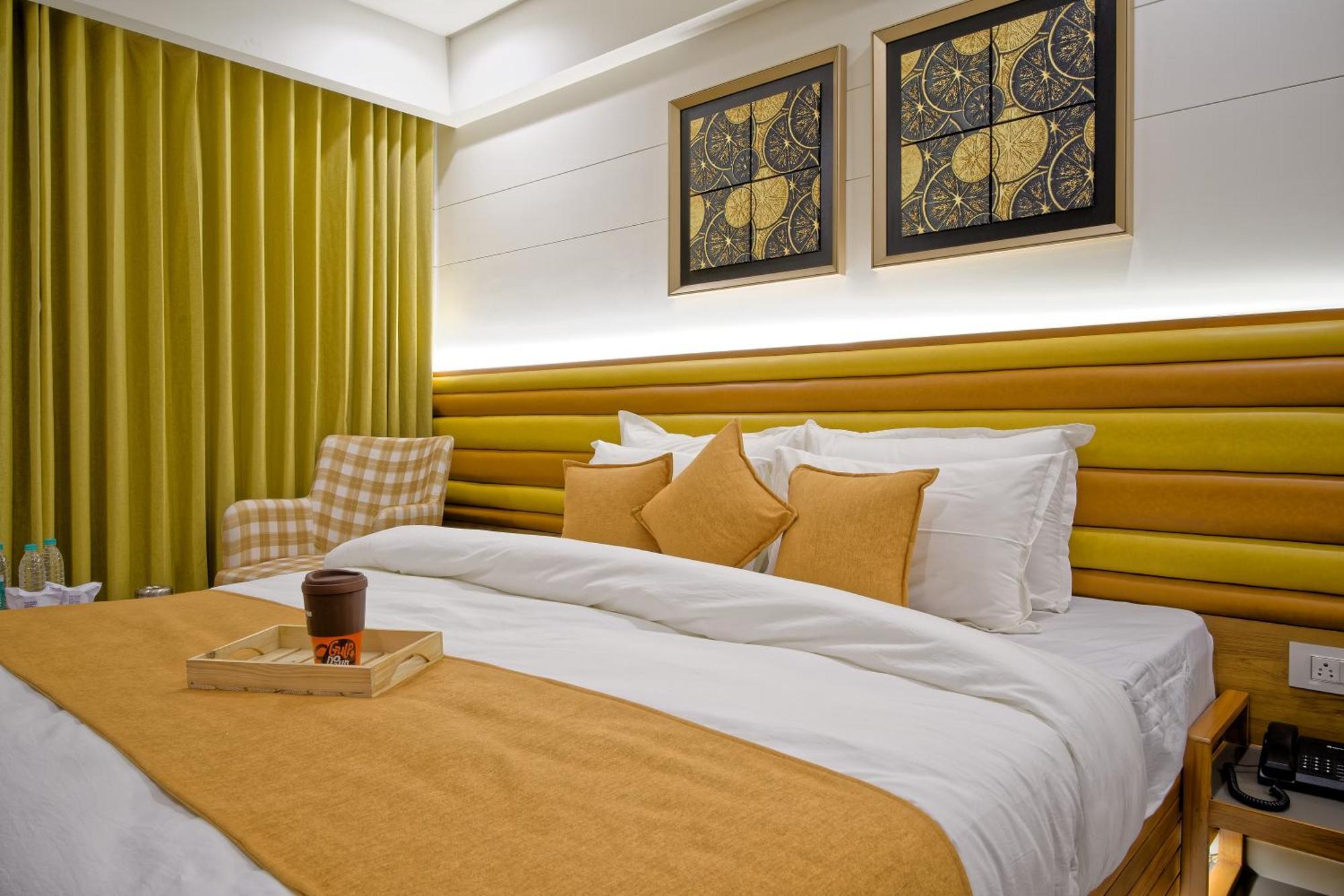 Hotel Lake Point 아흐메다바드 외부 사진