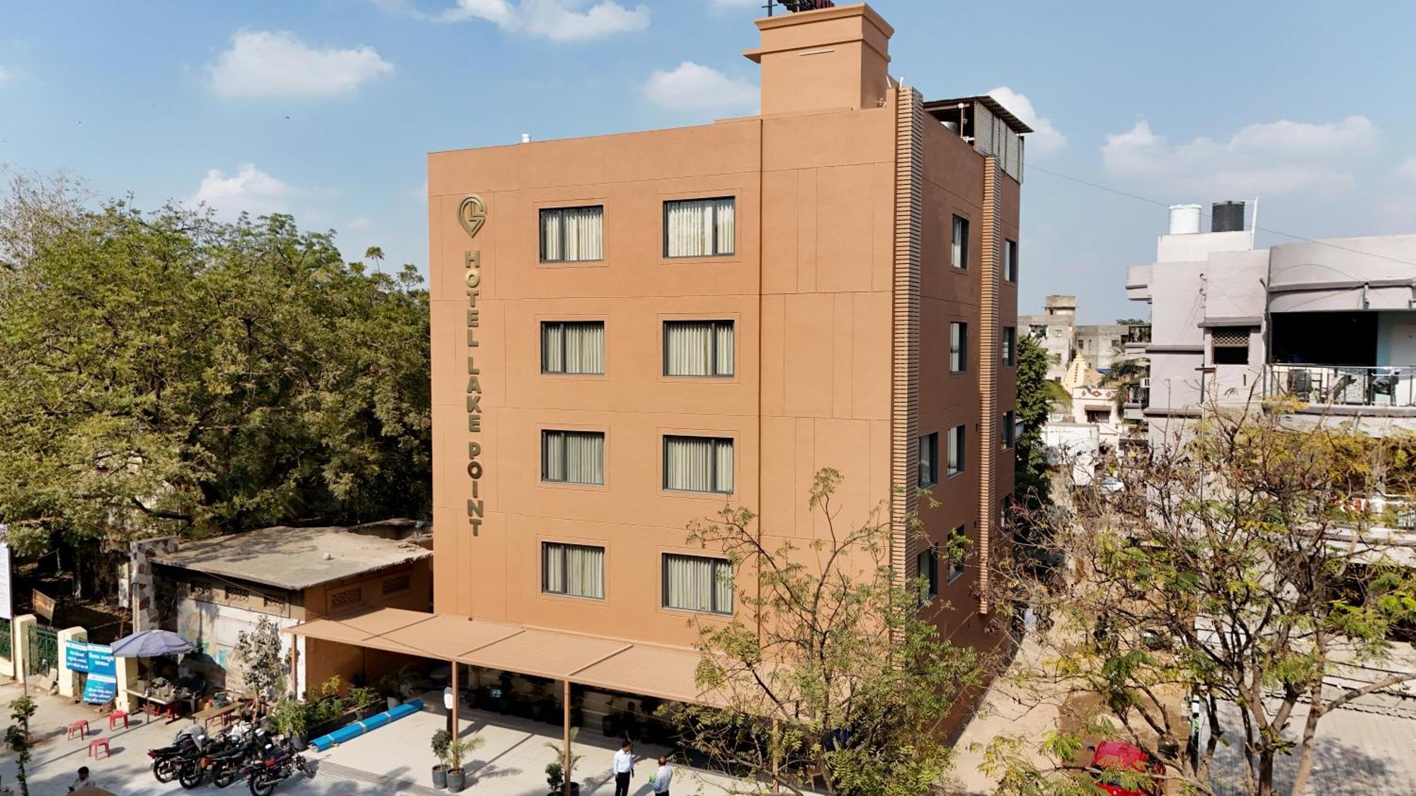 Hotel Lake Point 아흐메다바드 외부 사진